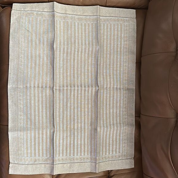 Linen Italian Hand Towel
Hemstitched Edges
Purolino 18x24 Hand Towel - Picture 8 of 10